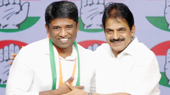 Former IAS officer joins Congress